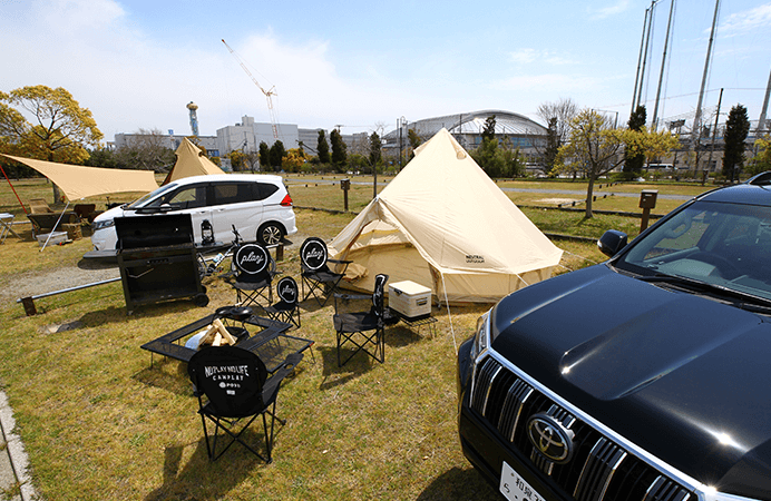 舞洲で唯一のサイトに車の横付けができるBBQ場
